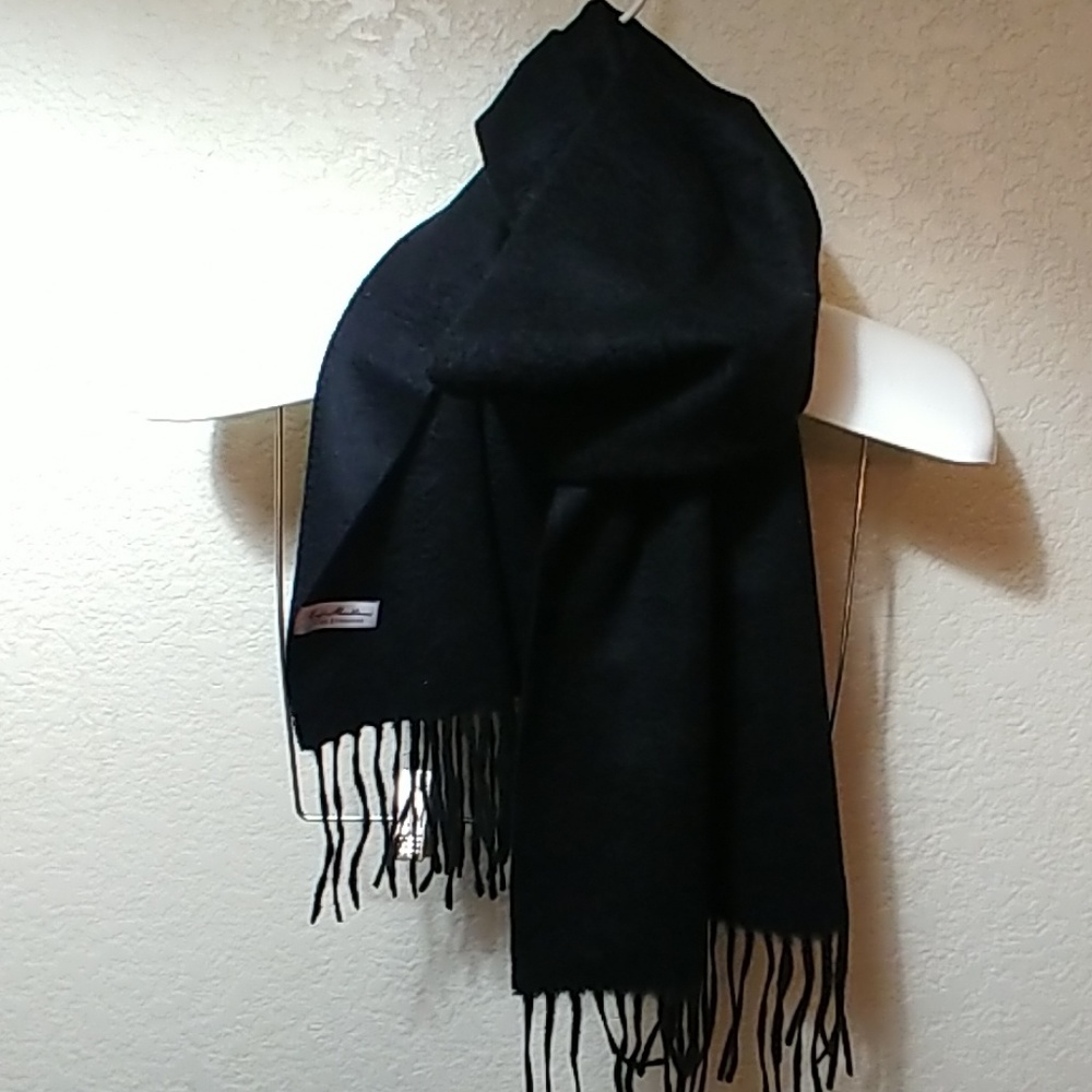 100% Black Cashmere scarf
